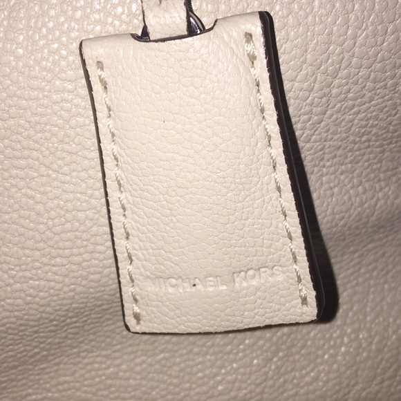 Designer Pre-Owned MICHAEL KORS GORGEOUS BAG, Chain Handle. Used once. - Picture 3 of 8